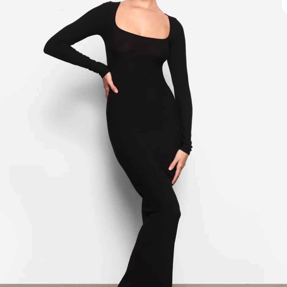 Skims long sleeve lounge dress Sz S Black NWT